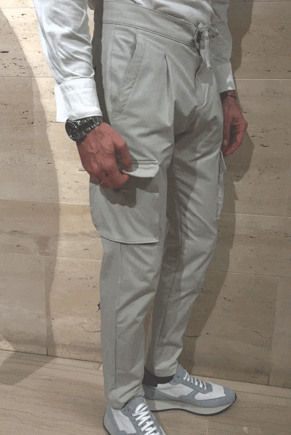 Pantalón cargo técnico pinzas beige
