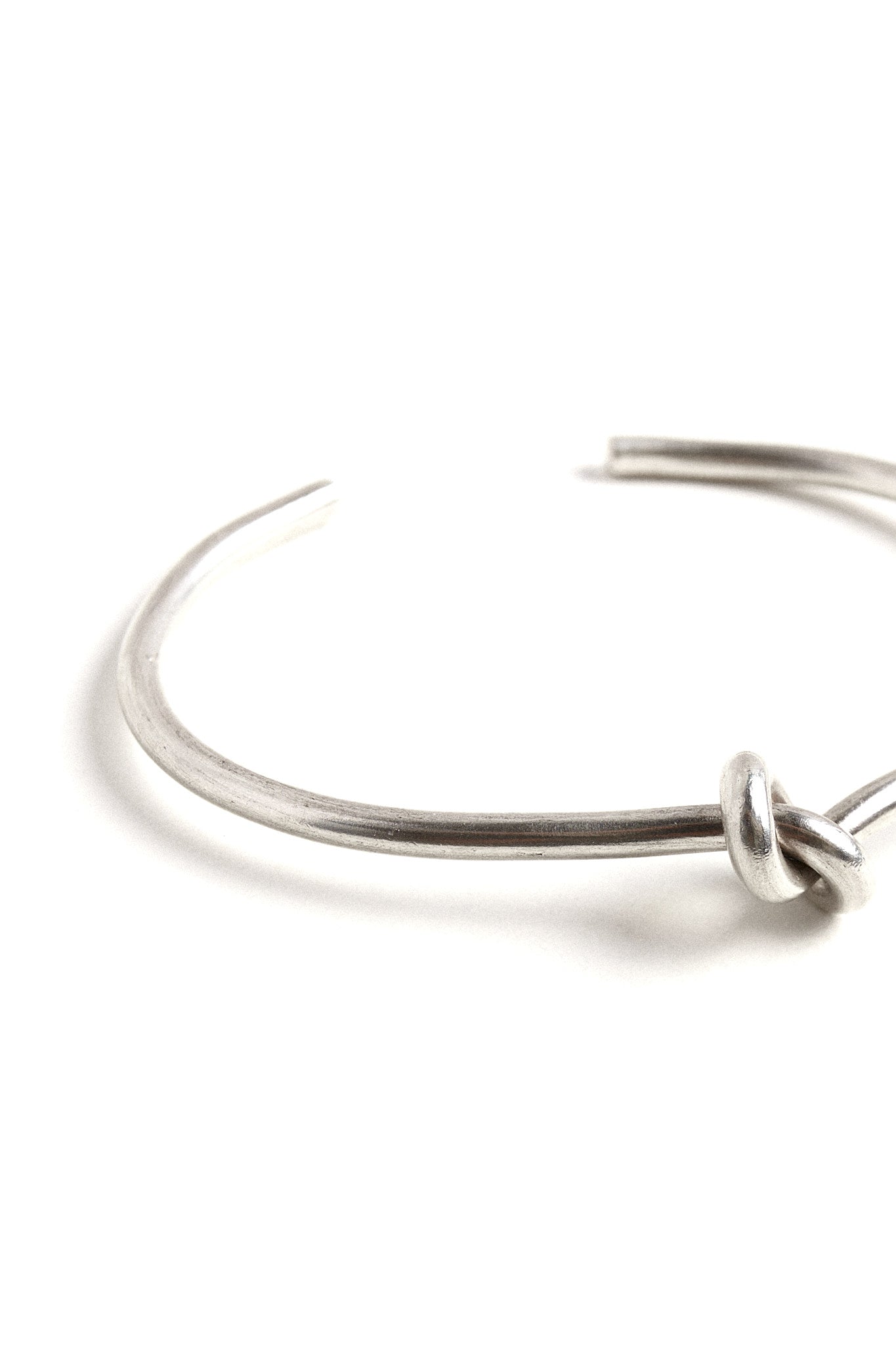Pulsera plata nudo