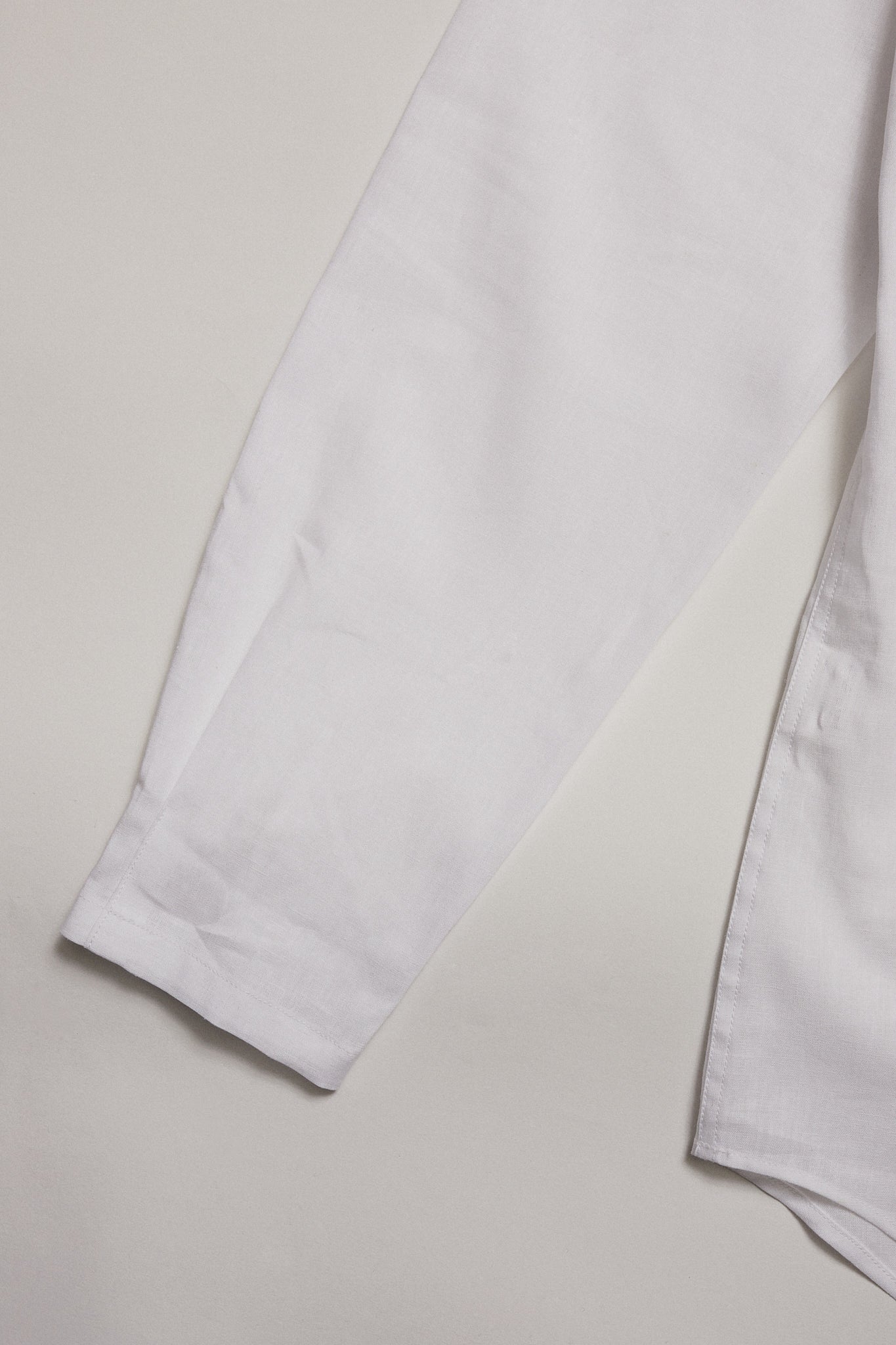 Camisa polera lino broches blanca