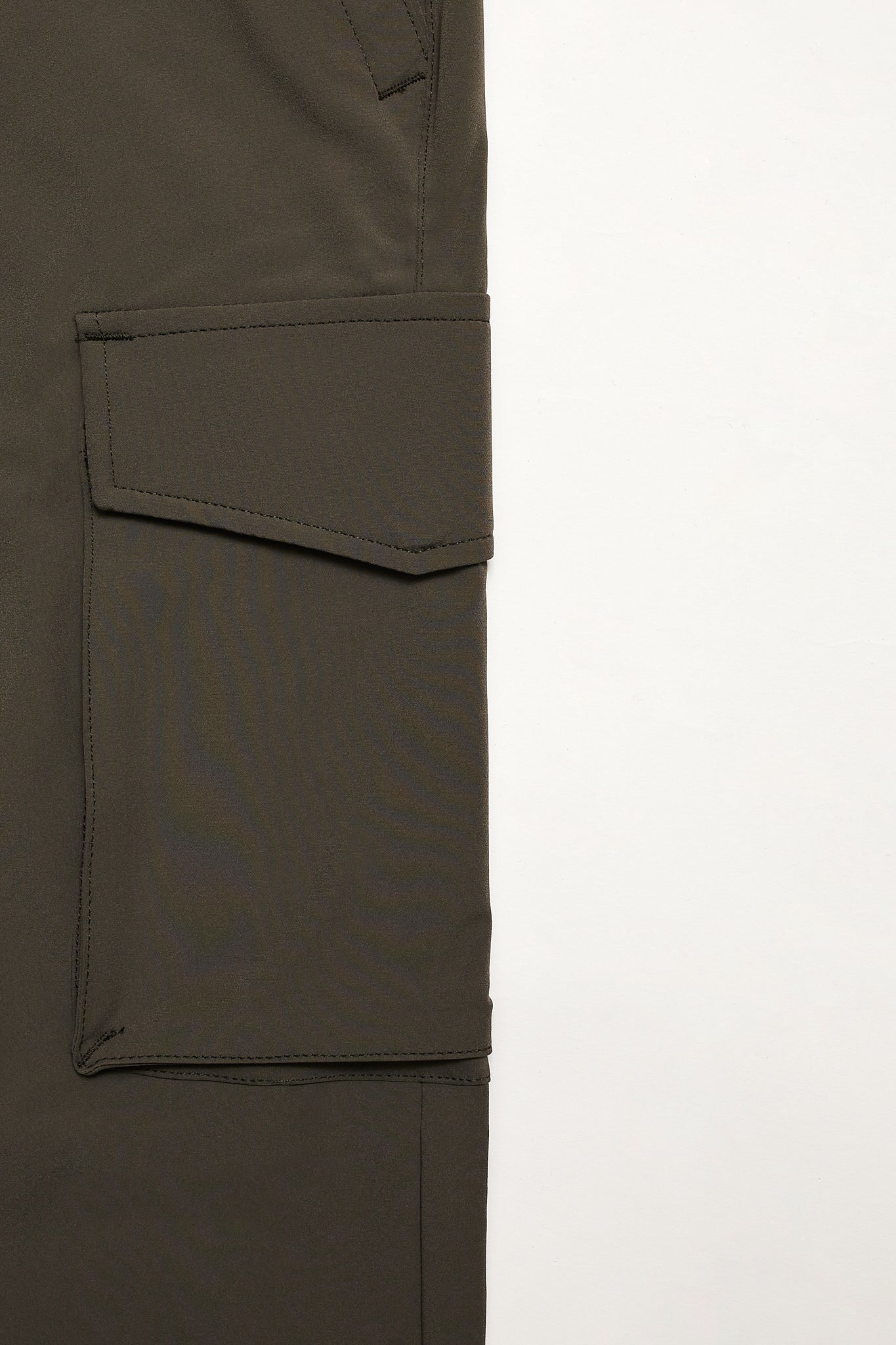 Pantalón cargo técnico pinzas verde