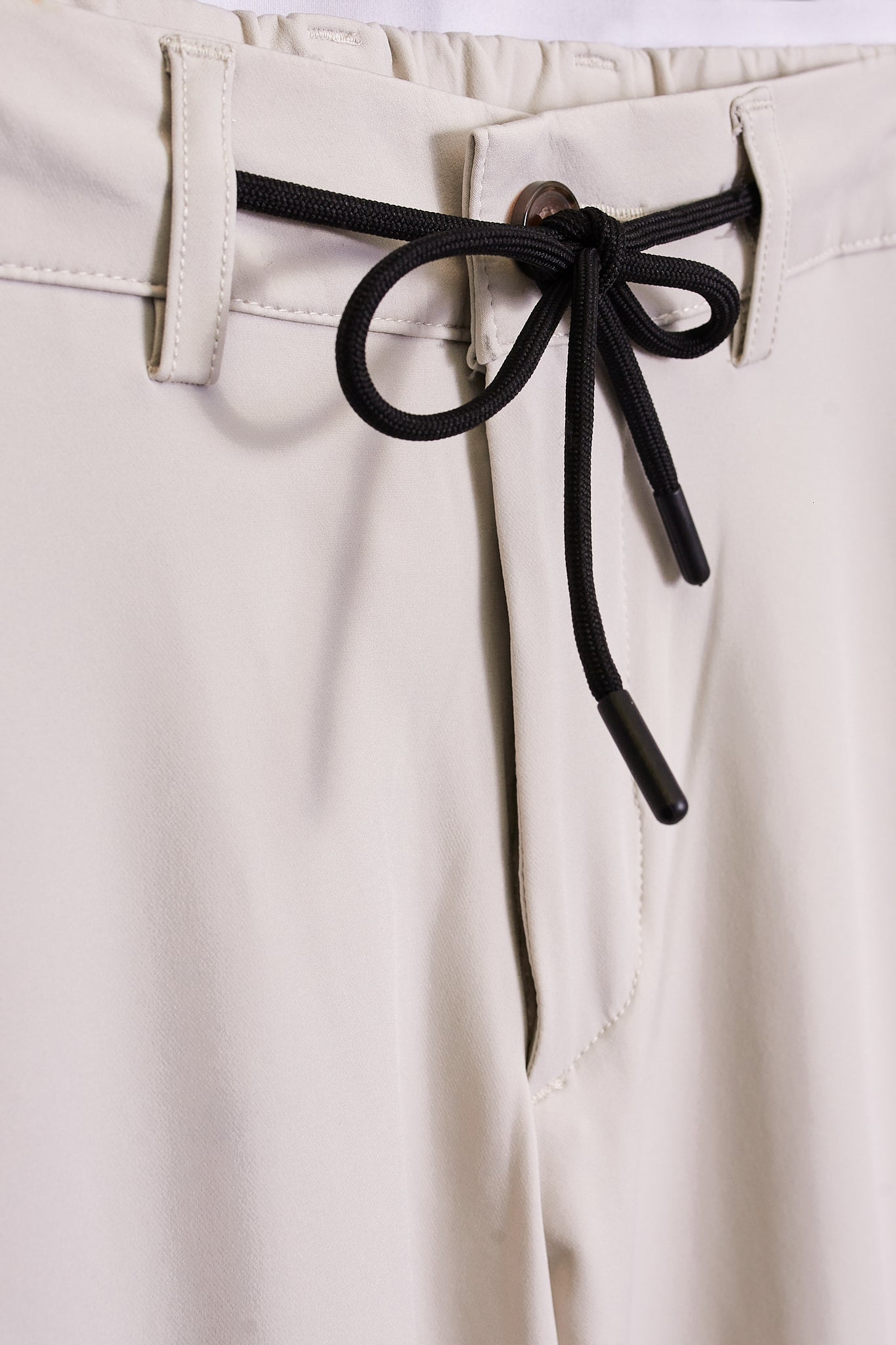 Pantalón cargo técnico beige