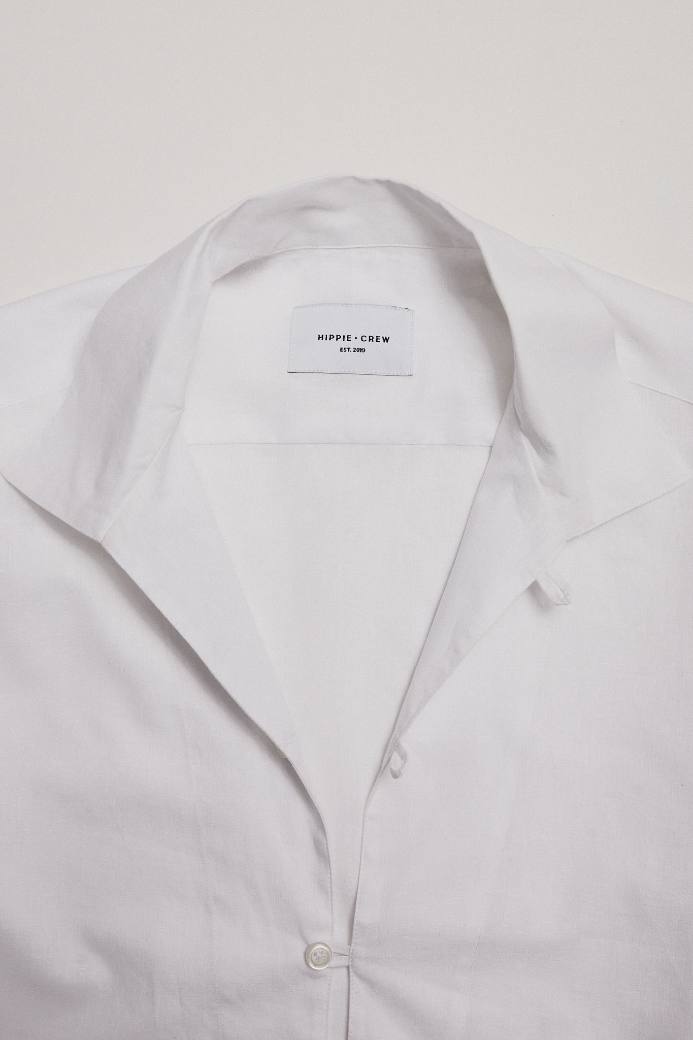 Camisa polera lino broches blanca