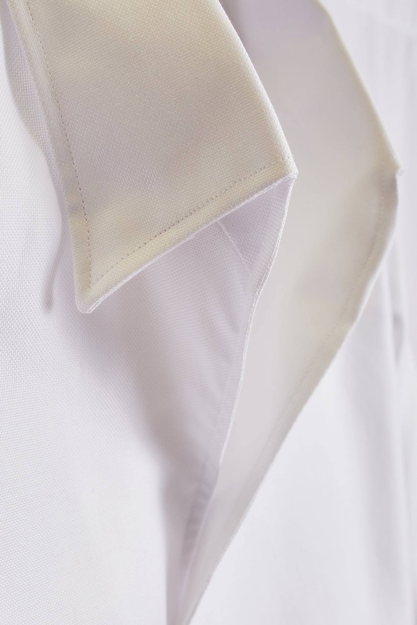 Camisa cuello minimal blanca