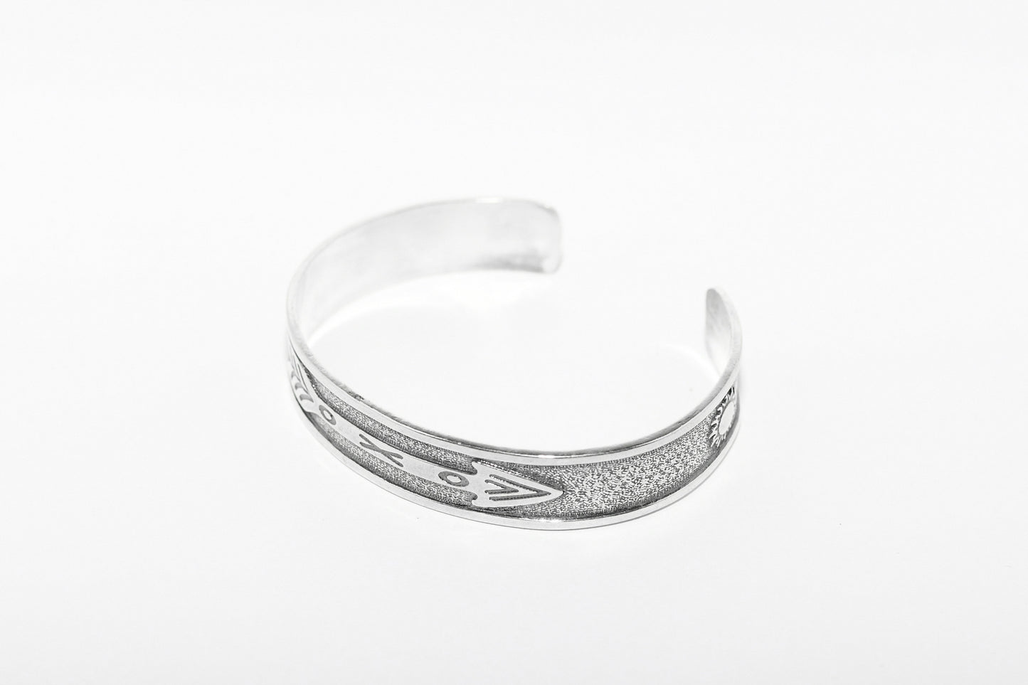 Pulsera brazalete plata flecha edición limitada