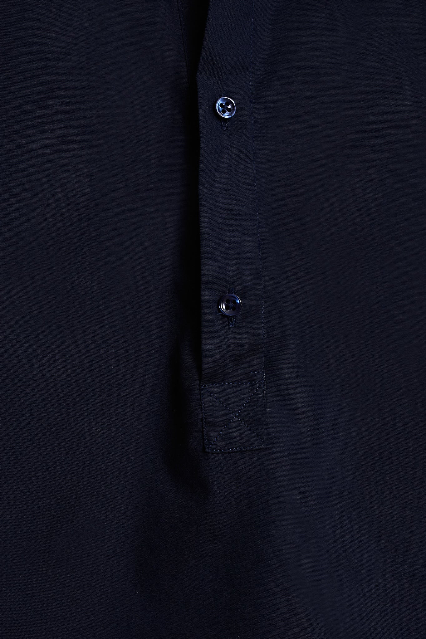 Camisa polera elástica azul marino
